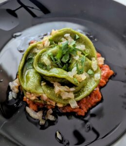 PXL_20250710_1807005332-259x300 Pierogi, które wywołały rumieńce – moje kulinarne 5 minut w Ugotowanych