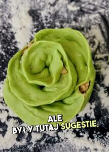 Screenshot_20251106-0908172-215x300 Pierogi, które wywołały rumieńce – moje kulinarne 5 minut w Ugotowanych